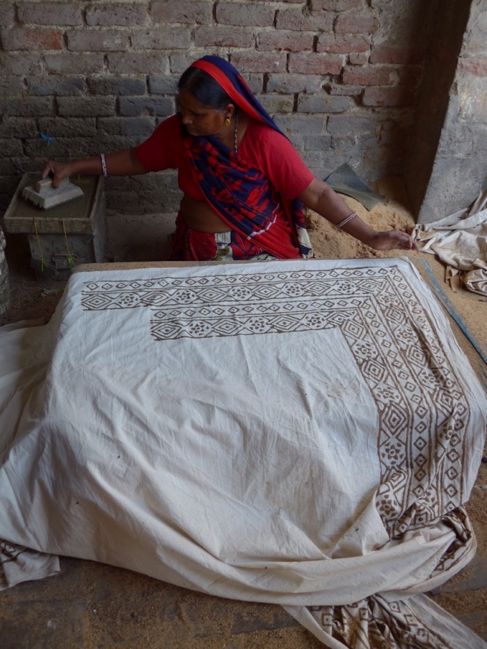 Impression à la planche en bois sur tissu