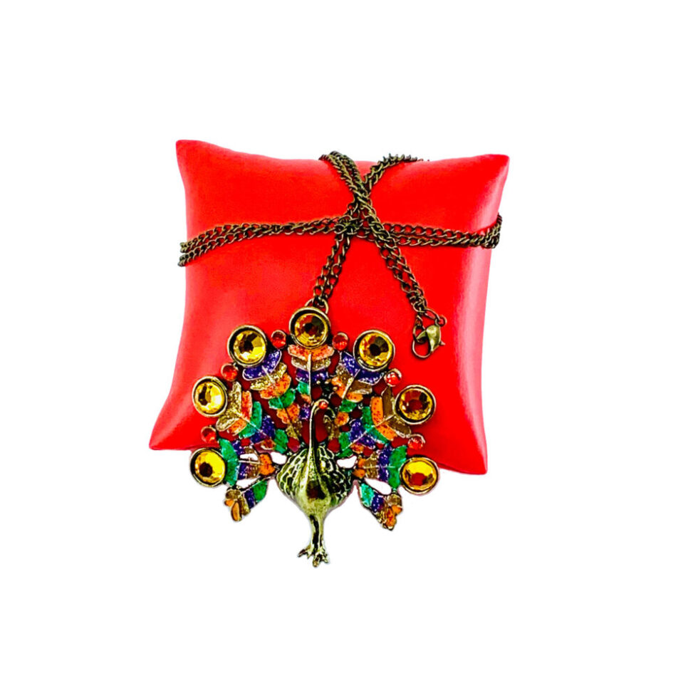 Collier-Paon-02